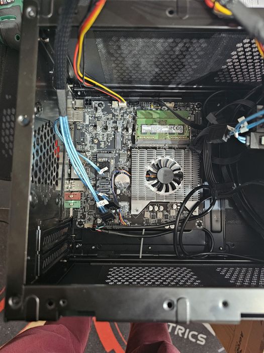 Servidor mini itx nas 15w tdp