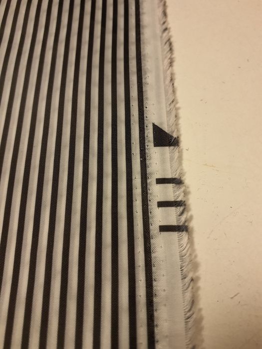 Podszewka w paski czarno/białe szer.150 cm.