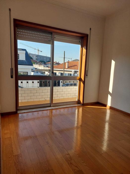 Arrendar T2+1 com Garagem Individual | Águas Santas | Próx. Quinta da Caverneira