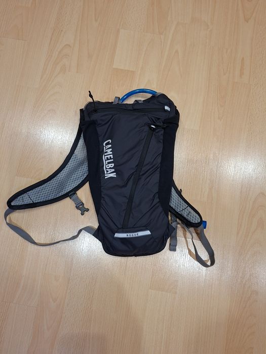 Plecak z bukłakiem Camelback Rouge Light (bukłak 2l, plecak 7l)