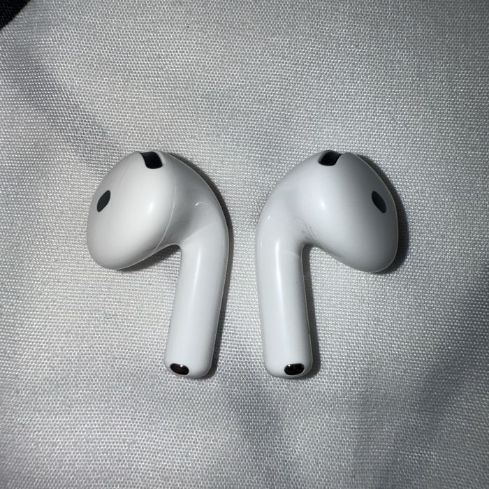 Apple AirPods 4 ANC IDEAL (etui gratis)