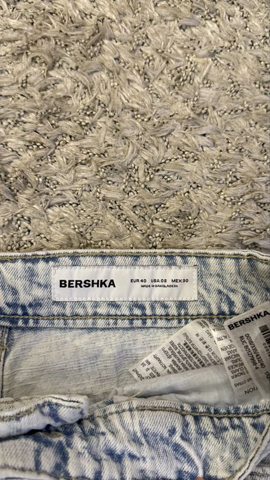 Блакитні джинси Bershka / рожева кофта