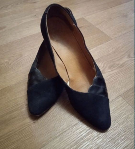 Туфлі чорного кольору