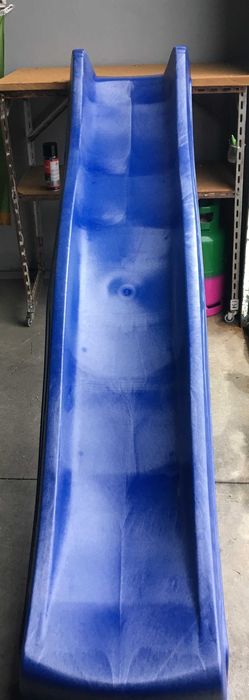 Escorrega de 3m e 2,2m. Preço sem transporte incluído.