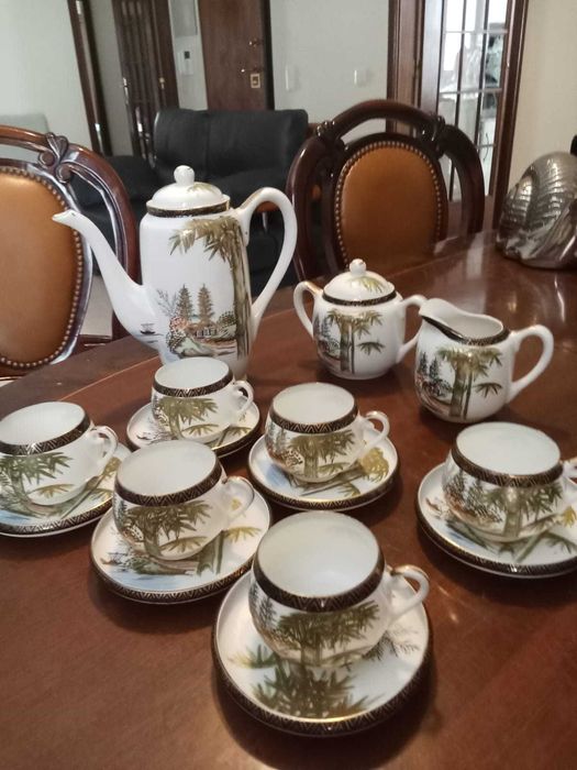 Charmoso serviço de porcalana japonesa