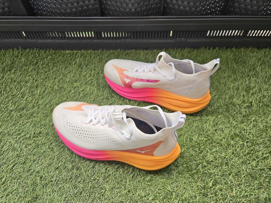 Buty Mizuno Neo Vista 2 (r. 42 - 27 cm) / USX