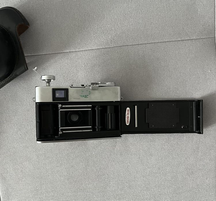 Плівковий фотоапарат Konica EE Matic