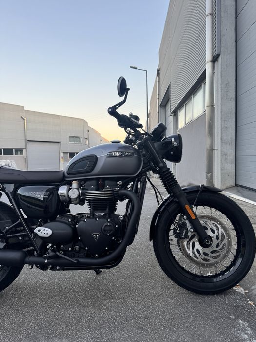 Triumph Bonneville T120 Black