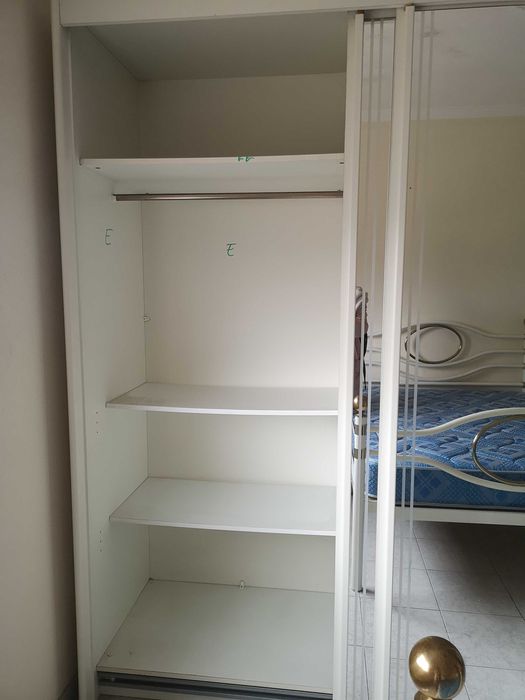 Mobília de quarto (cama e colchão. oferta mesas cabeceira)