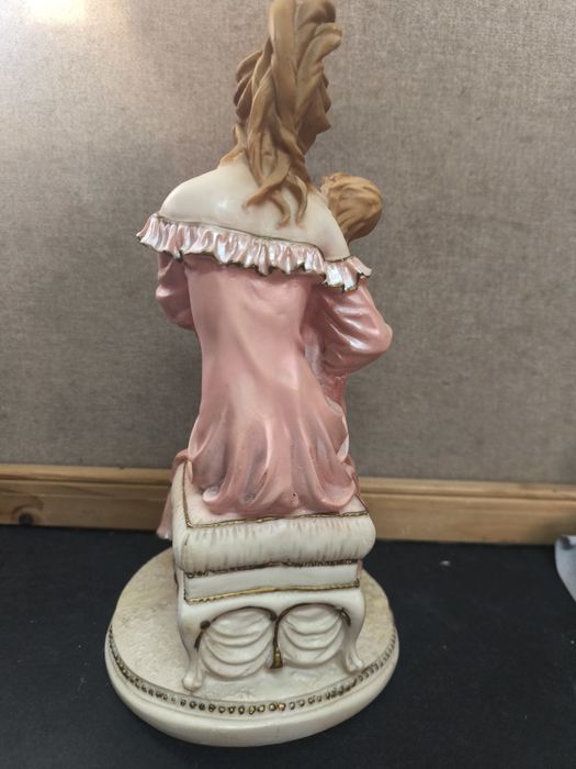 Estatueta Mãe e Filho.
Estatueta Decorativa Clássica Mãe e Filho -lll