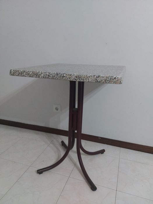 Mesa quadrada com 4 cadeiras