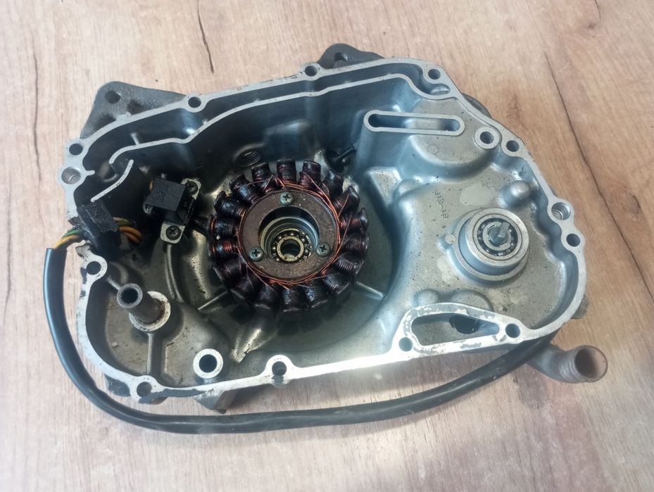 Dekiel stator pompa wody Suzuki Burgman 125 pokrywa misa kapa