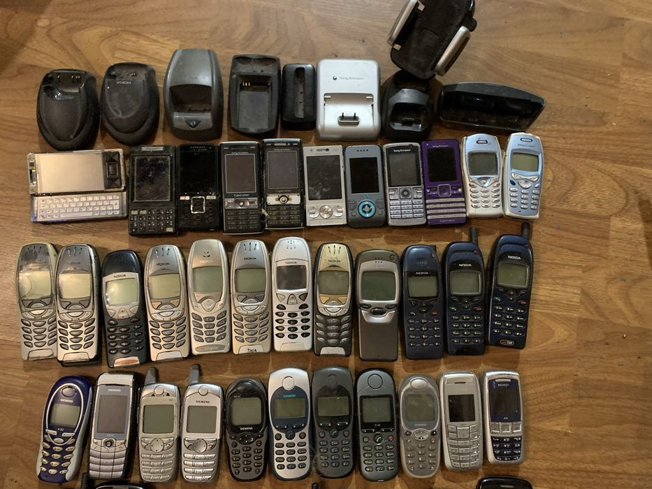 Лот мобильных телефонов !