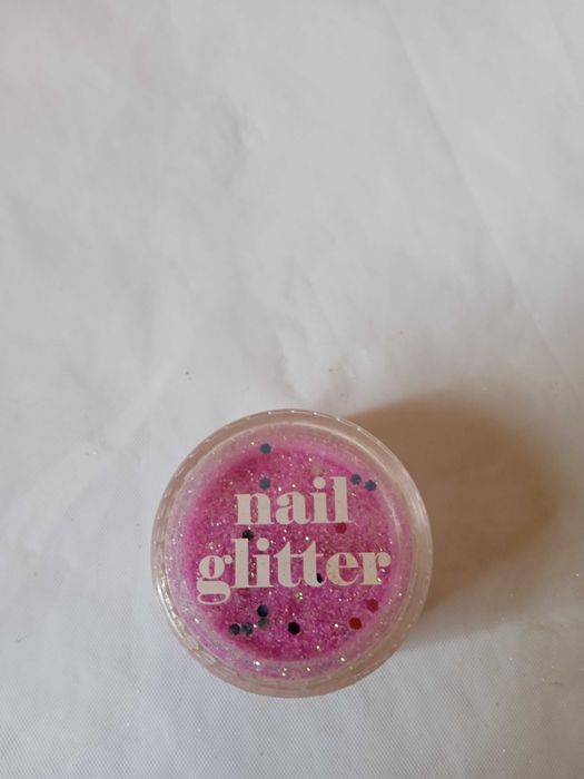 brokat do paznokci kolor różowy