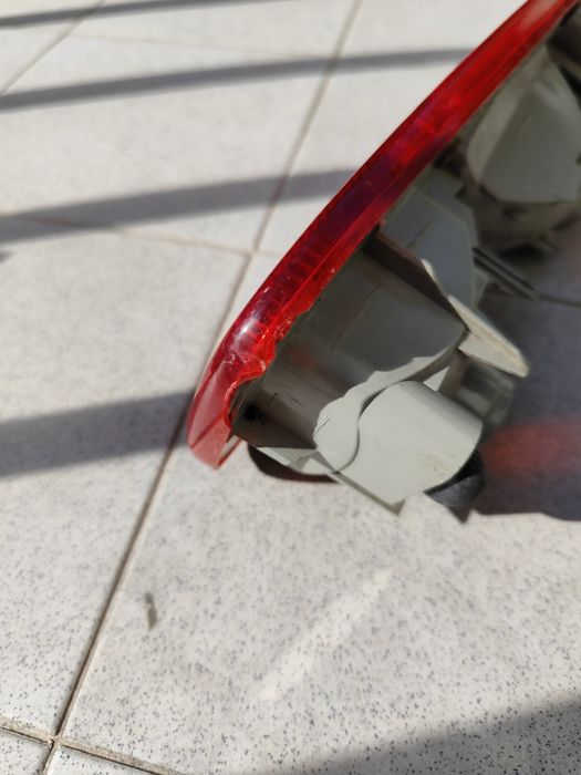 SEMINOVO- FAROLIM esquerdo Terrano ou Maverick - FAROL