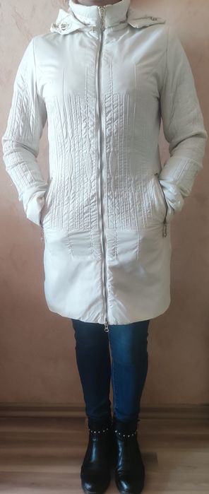 Женская удлинённая куртка с капюшоном