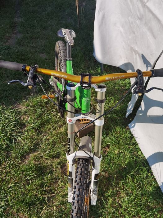 Santa Cruz Nomad C e Santa Cruz V10