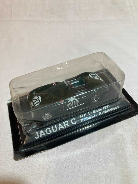 Carrinhos miniatura de exposição escala 1/43.