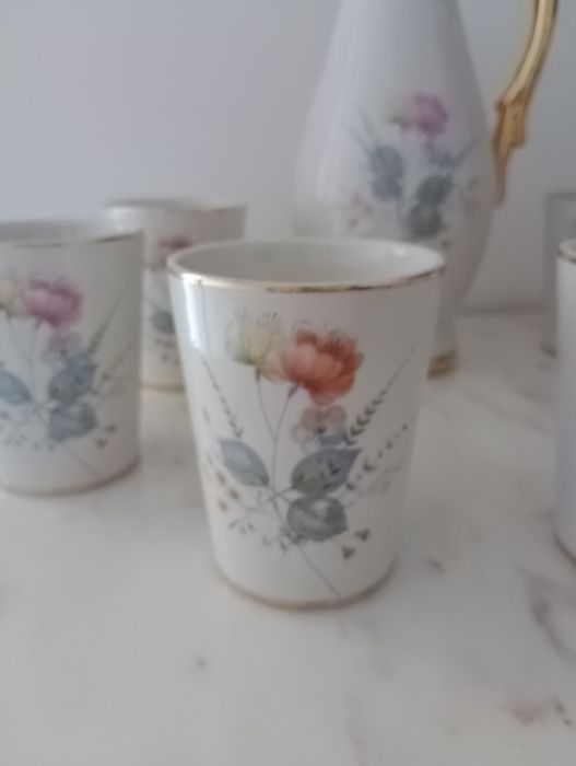 Jarro com 12 copos em porcelana