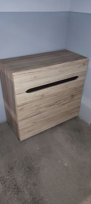 Komoda z czterema szufladami