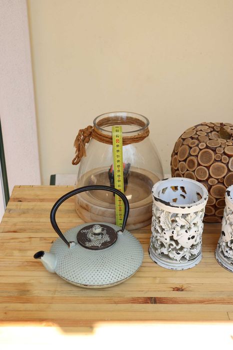 Artigos de Decoração e Chaleira em Ferro Fundido