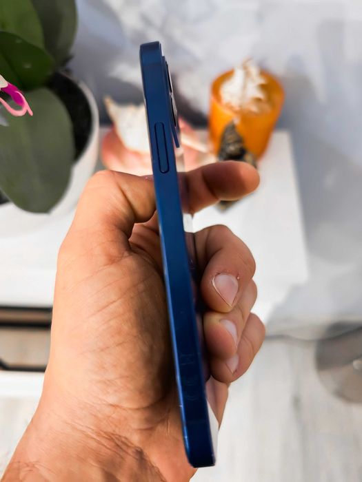 Iphone 12 stan bardzo dobry bateria 84%