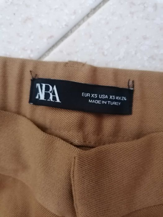 Calças de cor camel/castanho da Zara, tamanho Xs. NOVAS!