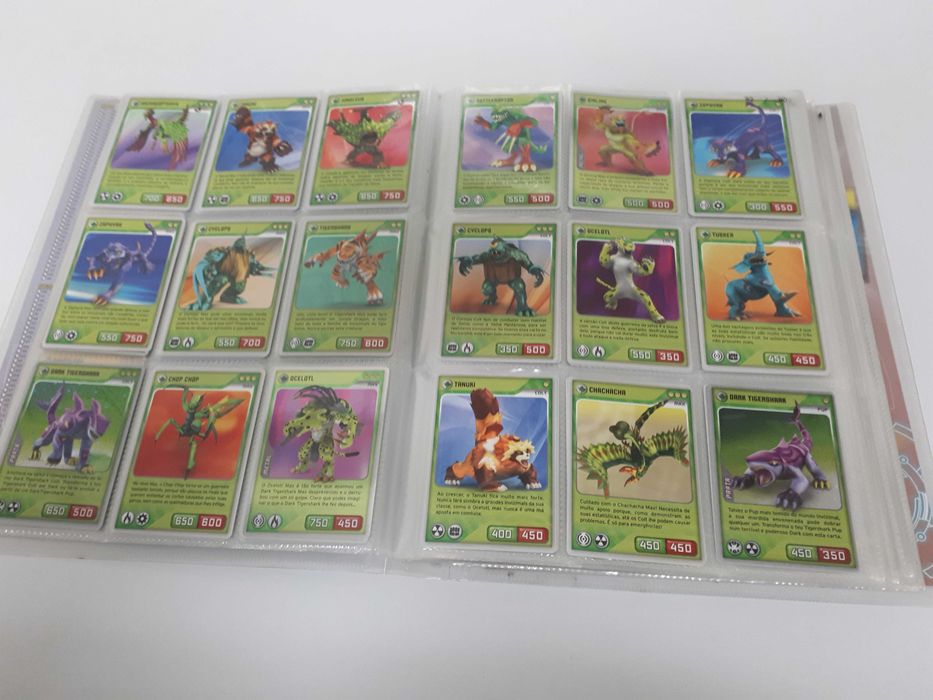Jogo de cartas colecionáveis INVIZIMALS