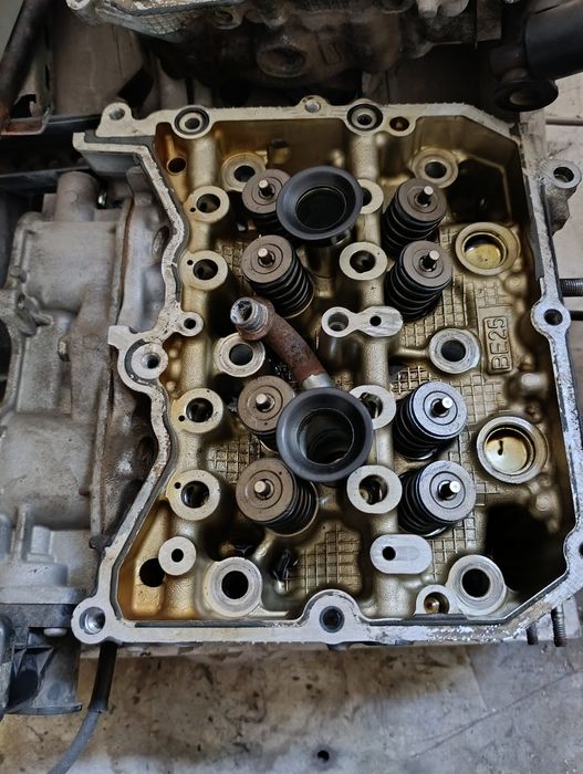 Двигун Subaru forester 2.5