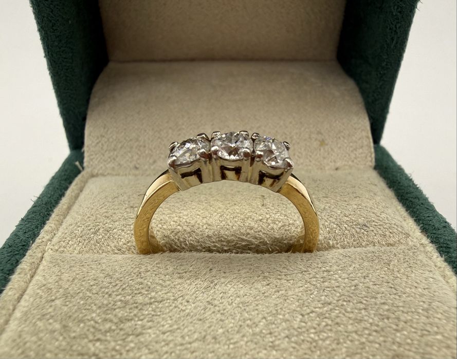 Złoty pierścionek 750 z diamentami 0,90ct VS1-Si2/F-G