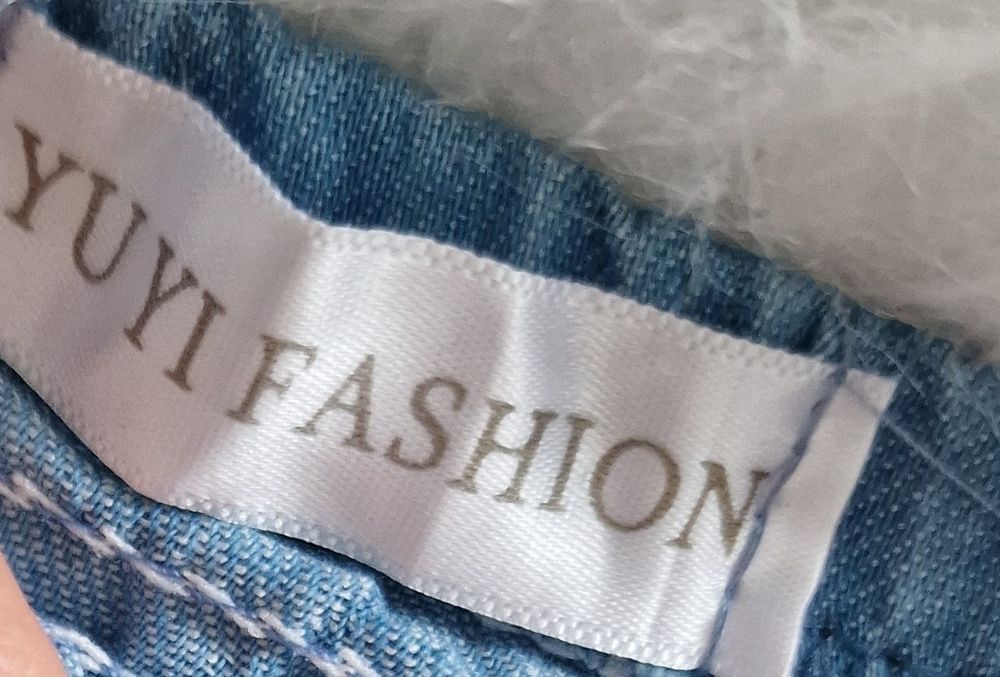 Spódnica jeans z koronką.