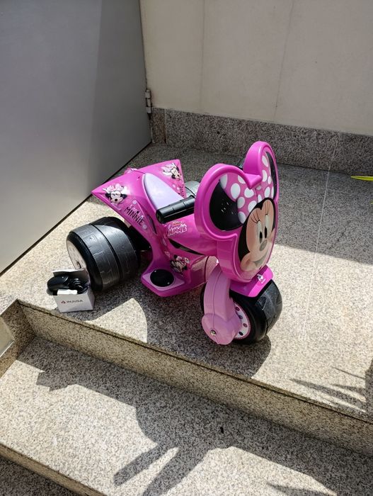 Mota a bateria  de menina