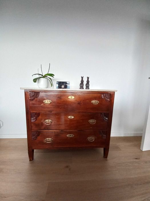 Cómoda antiga inicio Sec. XX