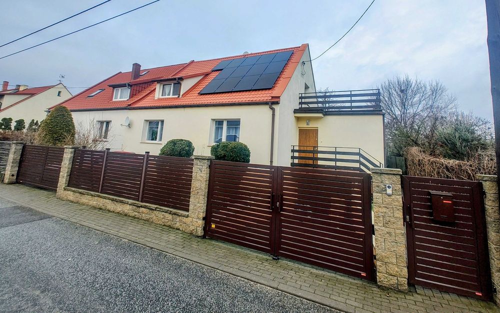 Dom: dwa mieszkania + samoobsługowy ogród w cichej okolicy gotowy na relaks. Toruń.