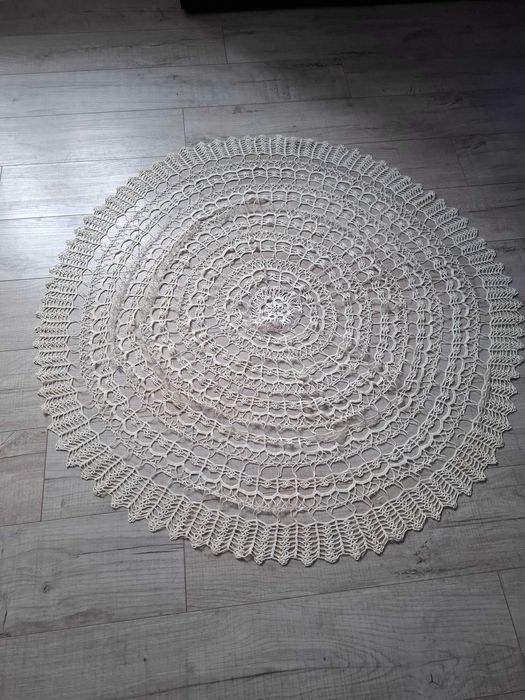 serweta okrągła obrus ręcznie robiony