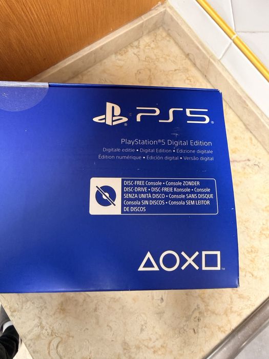 Consola PlayStation®5 (PS5) -  Digital Edition 1 TB + Fortnite Jogo