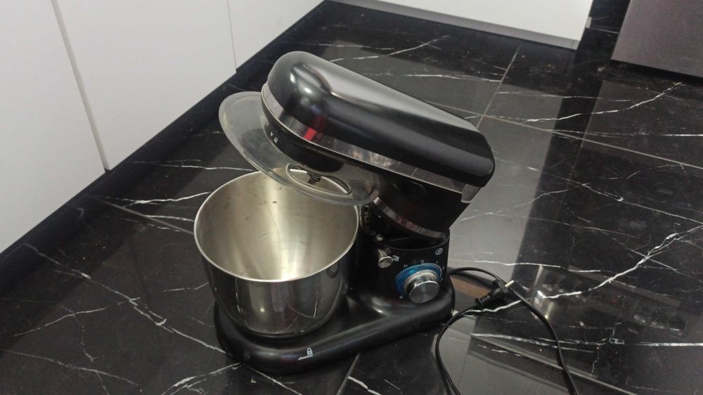 Mikser robot planetarny kuchenny Quigg 1000 W. Brak mieszadeł