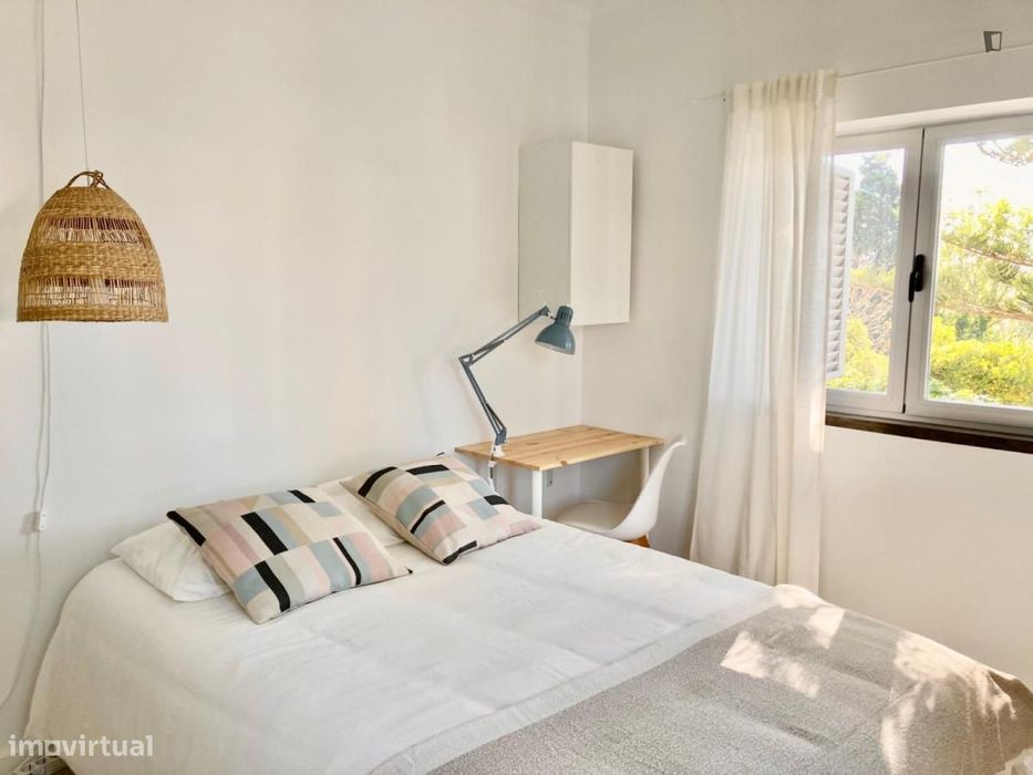 Quarto - localizado em Carcavelos Lisbon