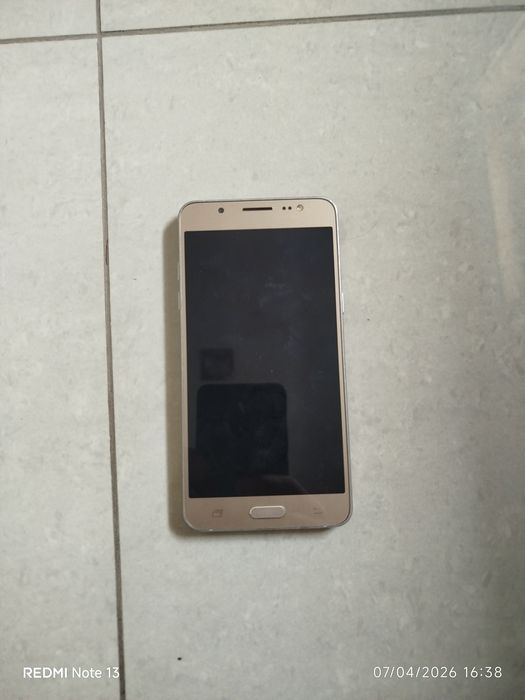 Galaxy j5 dourado