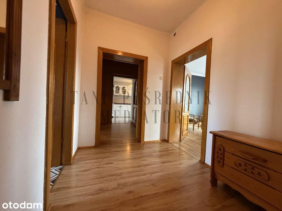 Funkcjonalny dom z dużą działką, gotowy do zamiesz