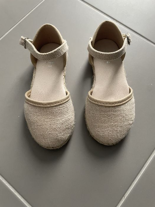 Sandalias beges novas