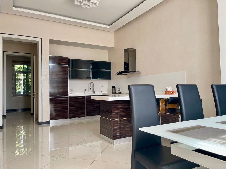 Лісники. КМ Зелений Гай. Будинок з басейном та панорамним краєвидом!