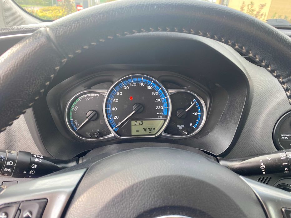 toyota yaris hybrid