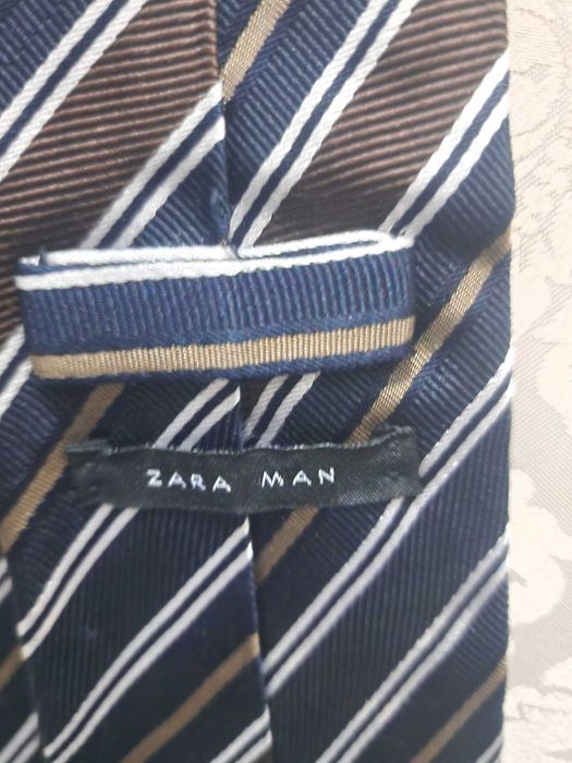 Gravata ZARA MAN Azul às Riscas – Clássica e Moderna