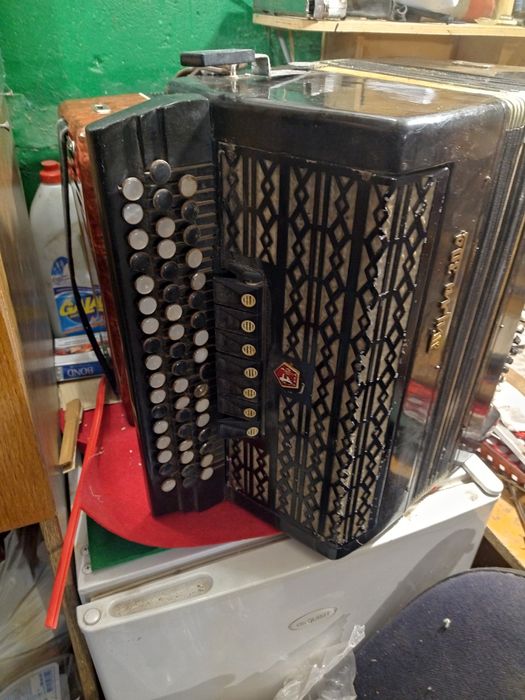 Продам баяни  різні тюнер сейко