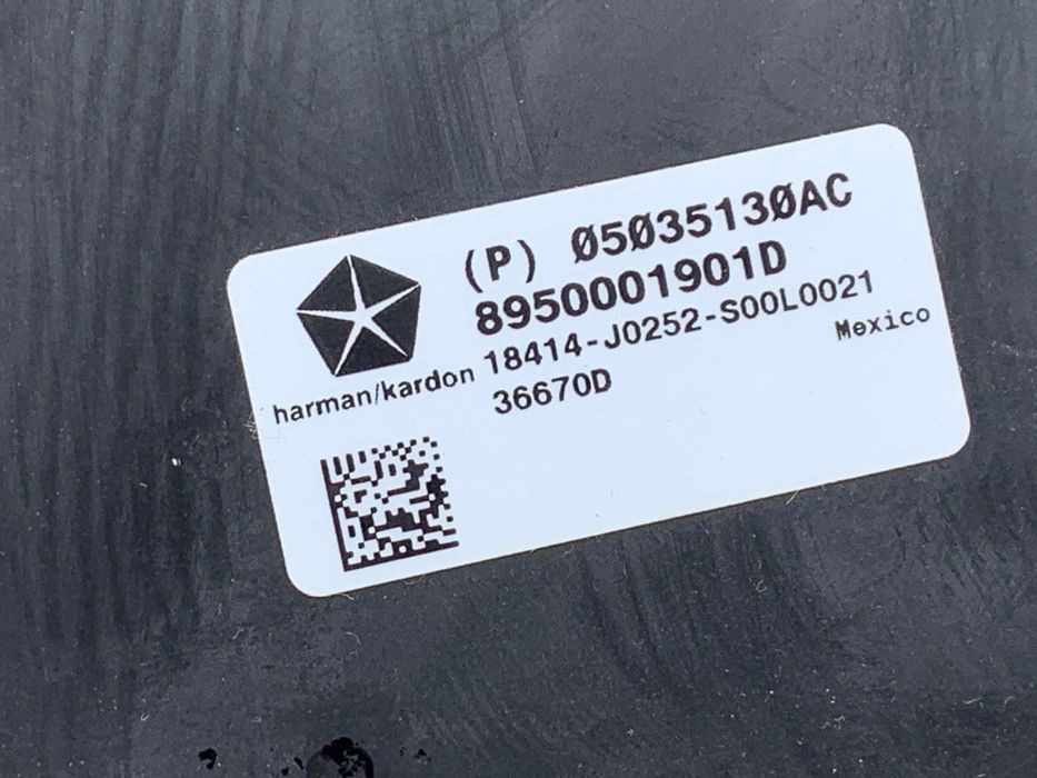SUBWOOFER JEEP GRAND CHEROKEE WK 8950001901D SUV GŁOŚNIK