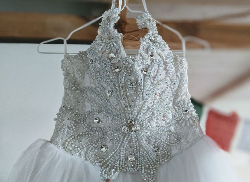 Платье свадебное. Идеально подходит на  костюм Снегурочки, снежинки.