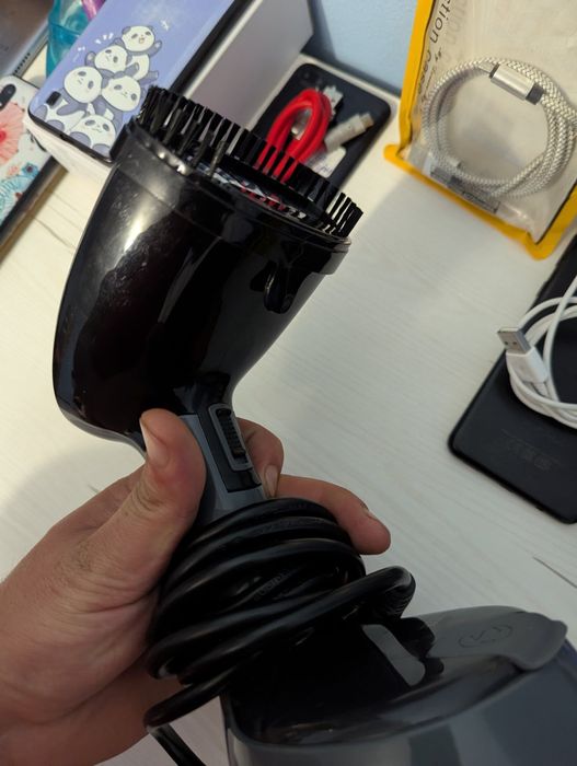 Відпарювач випаровувач для одягу