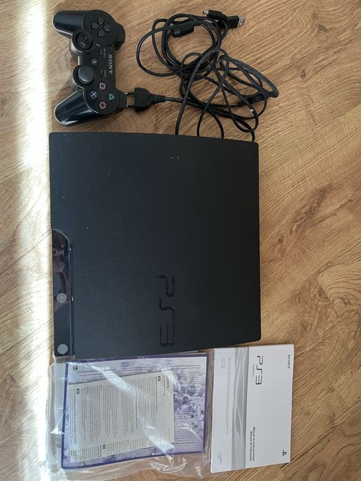 PS3 Slim com 2 jogos