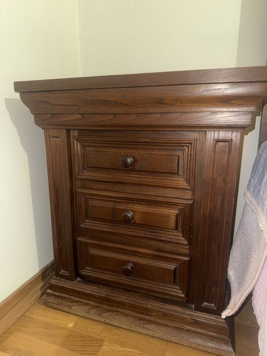 Duas mesas de Cabeceira em Madeira Maciça Antiga